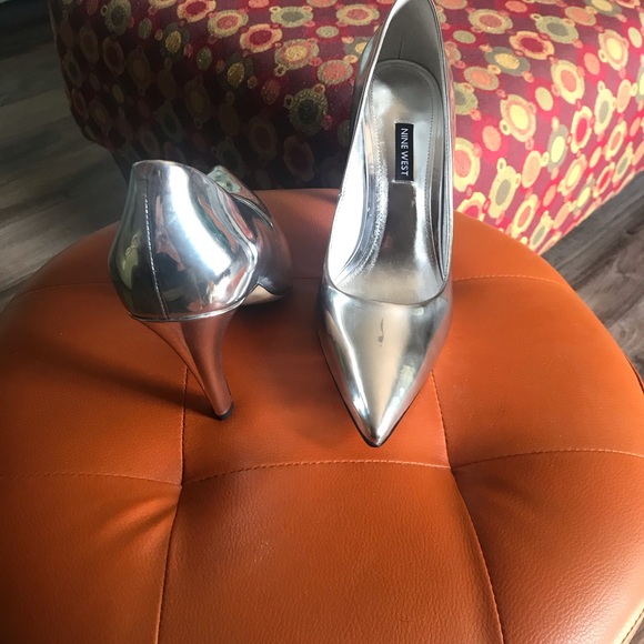 Nine West silver heels - Picture 2 of 6